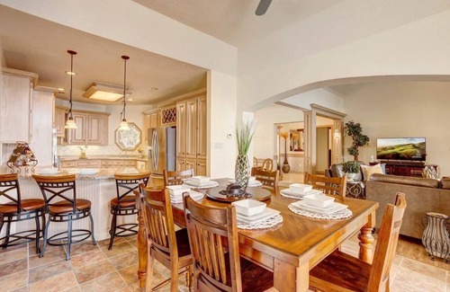 Willis House | Paradise Point - Lake Front Villa w/Infinity Pool!