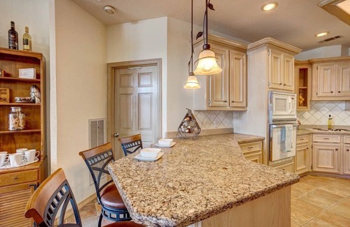 Willis House | Paradise Point - Lake Front Villa w/Infinity Pool!