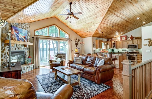 Holcombe Cabin | Paradise Point on Lake Holcombe!