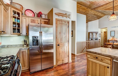 Holcombe Cabin | Paradise Point on Lake Holcombe!
