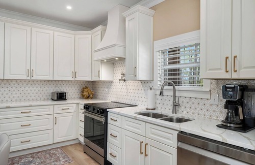 Six Mile House | Paradise Point on Lake Keowee!