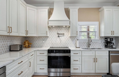 Six Mile House | Paradise Point on Lake Keowee!