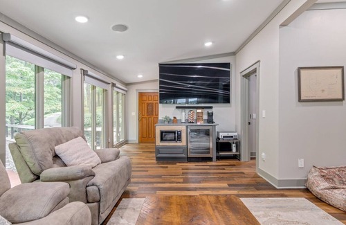 Winchester House | Paradise Resort-Dock, Pool, Hot Tub, Movie Theatre