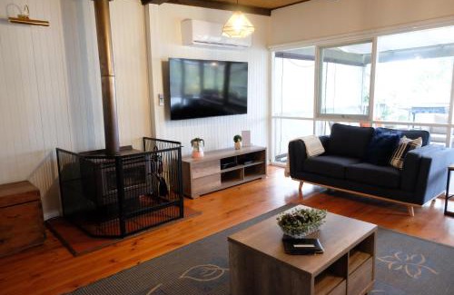 Jamieson House | Paradise Retreat Lakehouse