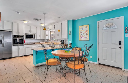Shibui Sands House | Paradise Retreat | Pet Friendly, Walk to Beach!
