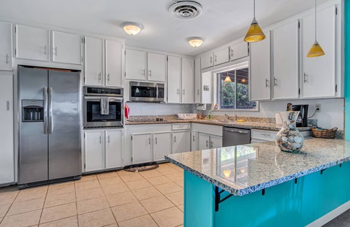 Shibui Sands House | Paradise Retreat | Pet Friendly, Walk to Beach!
