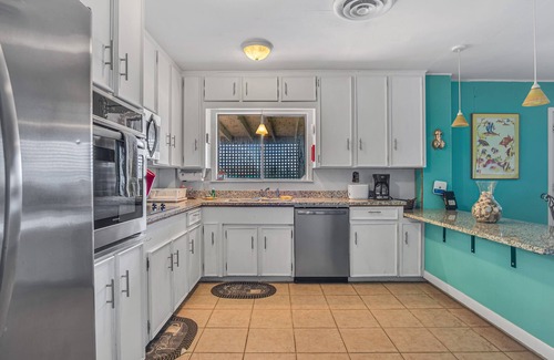 Shibui Sands House | Paradise Retreat | Pet Friendly, Walk to Beach!