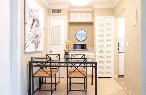 Pompano Beach Apartment | Paradise Shores #3 | 1 block to beach | 1 gig WiFi