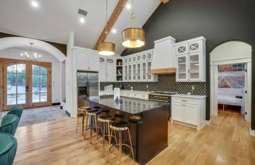 Waxahachie House | Paradise Tiger Mansion 6BR W Pool, Weddings Events