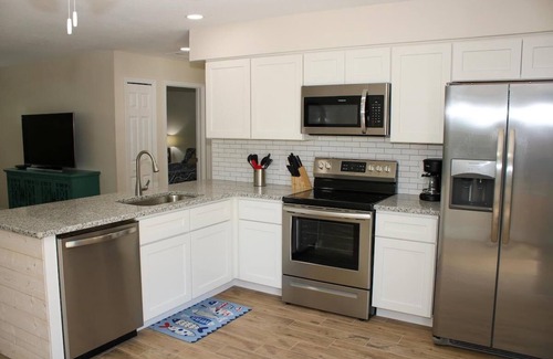 Palm Harbor House | Paradise Vacation Rental with Water Views