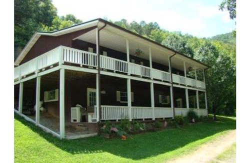 Bryson City House | Paradise Valley Lodge
