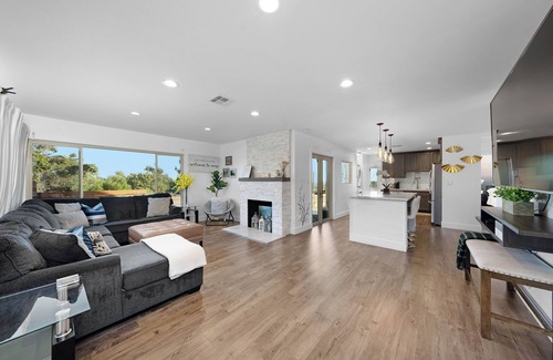 Valencia Park House | Paradise View: Luxury Pool & Spa Retreat
