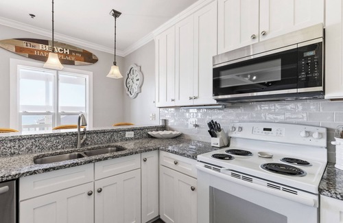 Ocean Isle Beach Villa | Paradise Villa 4B/4BA Breathtaking Ocean View