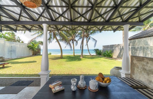 Dammakusala Mawatha Villa | Paradisiac front beach villa