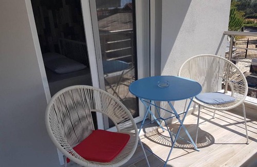 Ofrinion House | Paradiso Guest House