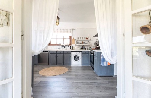 Amaniou House | Paradiso Vintage Villa: Traditional 1944 Gem