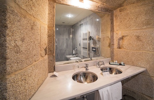 Santo Estevo de Ribas de Sil Hotel | Parador de Santo Estevo