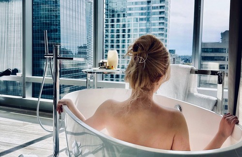 Coal Harbour Hotel | Paradox Vancouver