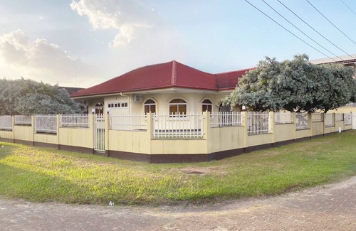 Paramaribo Villa | Paramaribo Villa Near Vibrant District. Kitchen Household Service Included!
