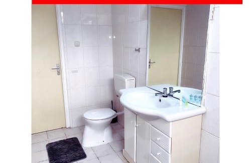 Paramaribo Villa | Paramaribo Villa Near Vibrant District incl Kitchen Household Service