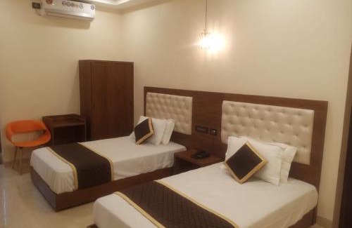 Gudiyatham Hotel | Paras Mahal