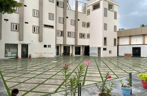 Gudiyatham Hotel | Paras Mahal