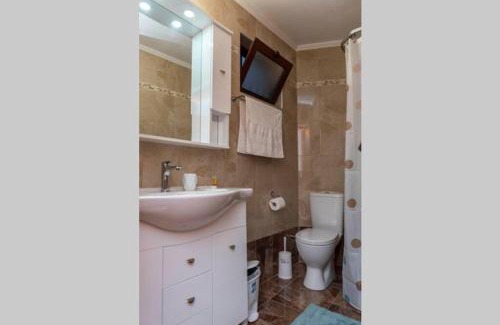 Pefki House | Paraspori Traditional Home with View