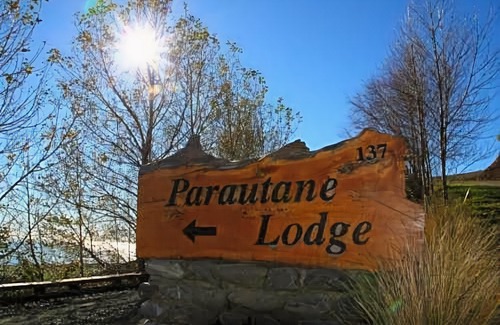 Todds Valley Hotel | Parautane Lodge