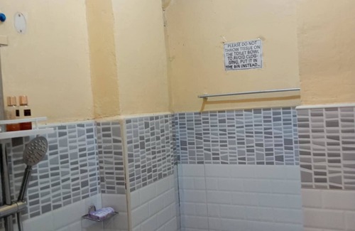 Marikina House | Parayno's Transient Room in Marikina with free NETFLIX/Centrally Located Place