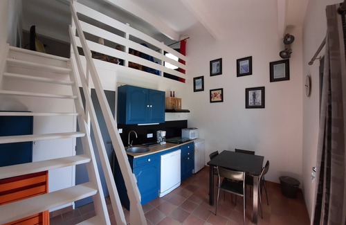 Saint-Martin-de-la-Brasque Apartment | Parc Naturel du LuberonApartment in villa, swimming pool, quiet, panoramic view
