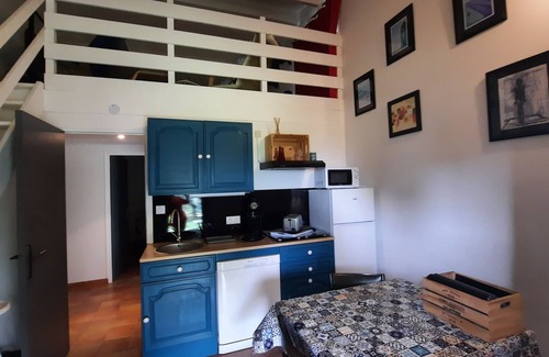Saint-Martin-de-la-Brasque Apartment | Parc Naturel du LuberonApartment in villa, swimming pool, quiet, panoramic view