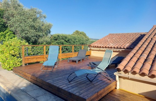 Saint-Martin-de-la-Brasque Apartment | Parc Naturel du LuberonApartment in villa, swimming pool, quiet, panoramic view