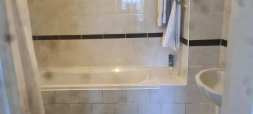 Bridgend House | Parc Lodge Guesthouse