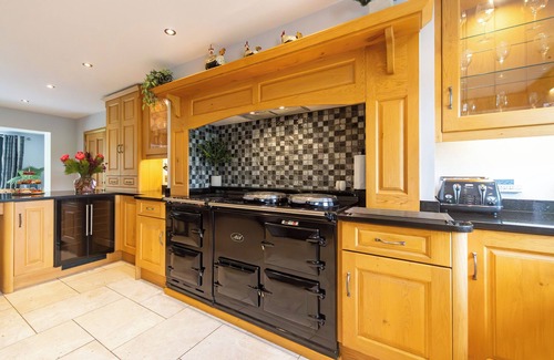 Llanilar Cottage | PARC Y DERI, pet friendly, with hot tub in Aberystwyth