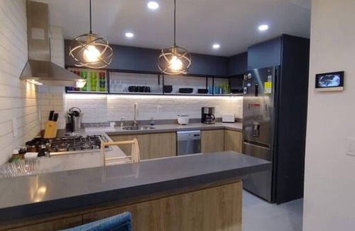 Buenos Aires Condo | Parche De Lujo, one block to metro and Zona Viva