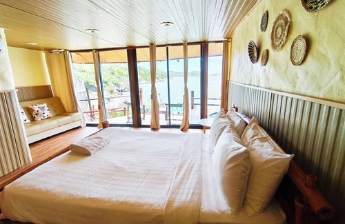 Tha Thaewawong Hotel | Paree Hut Resort Koh Sichang