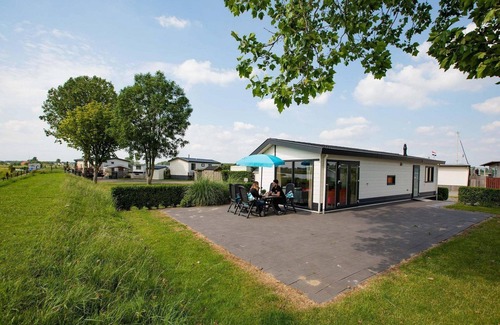 Aalst Ski Chalet | ✓ Parel at Recreatiepark het Esmeer ✓ Holiday home for 4 persons ✓ Located in Aalst (Gelderland) ✓ Waterside holiday park ✓ Book directly through the park