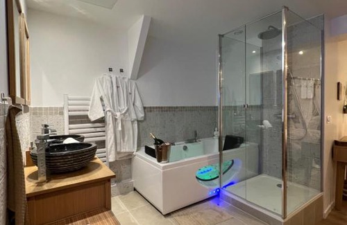 La Ville-du-Bois Apartment | PARENTHESE LOVE - Bali Mon Amour Suite Balneo SPA Proche Orly-Paris