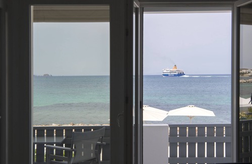 Parikia Apartment | Parikia's Seaside House