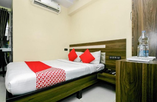 Kopar Khairane Hotel | Parimeet Hotel
