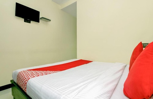 Kopar Khairane Hotel | Parimeet Hotel
