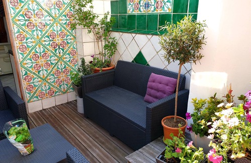 Quartier de la Monnaie Apartment | Paris 06 Quartier Latin: Rare. Quiet terrace in the Latin Quarter