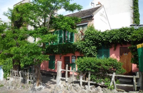 Montmartre Apartment | Paris 18 Montmartre: Charming style in Montmartre with public garden view