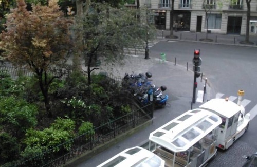 Montmartre Apartment | Paris 18 Montmartre: Charming style in Montmartre with public garden view