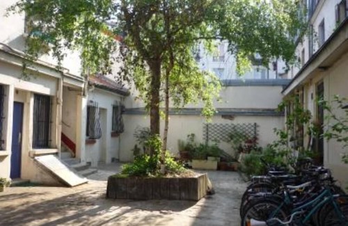 Pere Lachaise Apartment | Paris 20 Pere Lachaise: VERY QUIET STUDIO WITH A TERRACE