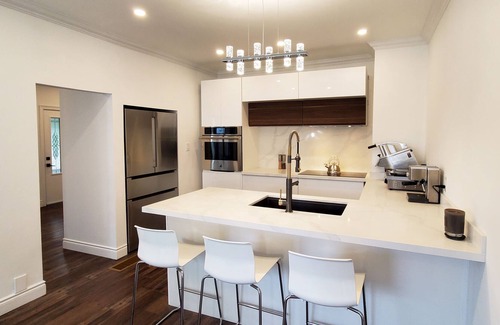Paris House | Paris Downtown - Modern Luxury Semi-Detached with Ample Backyard