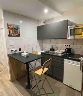 Gambetta Apartment | PARIS Esplanade 1029