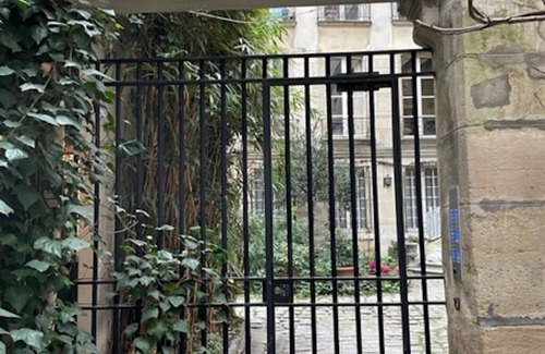 Quartier Sainte-Avoye Apartment | Paris, Le Marais - Rambuteau metro station