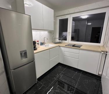 Montrouge Apartment | PARIS-MONTROUGE Magnifique appartement 3 pièces de 78m2 avec PARKING - très cosy pour 1 - 10 personnes refait à NEUF -ENTIRE APARTMENT LUXURIOUS AND WARM -Montrouge Paris 14ème - Proche Aéroport Orly Parc Expositions Porte de Versailles FREE WIFI GRATUIT