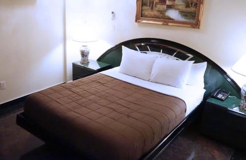 Queens Hotel | Paris Suites Hotel